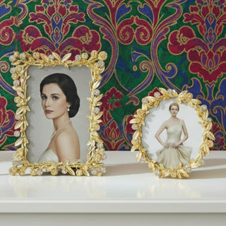 Olivia Riegel Cornelia Frame