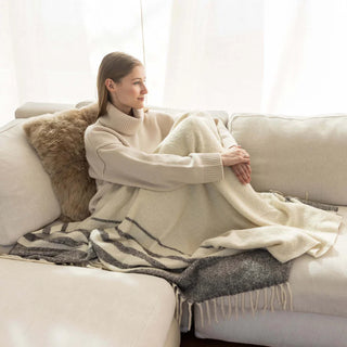 Weich Mullida Throw