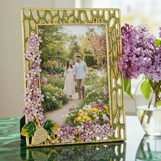 Olivia Riegel Corina Frame